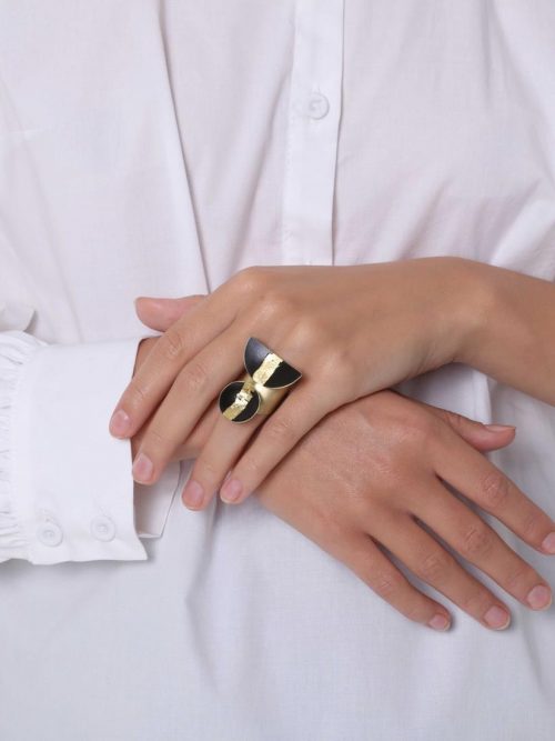 anillo-negro-oro-moderno-anat-katerina-vassou(1)
