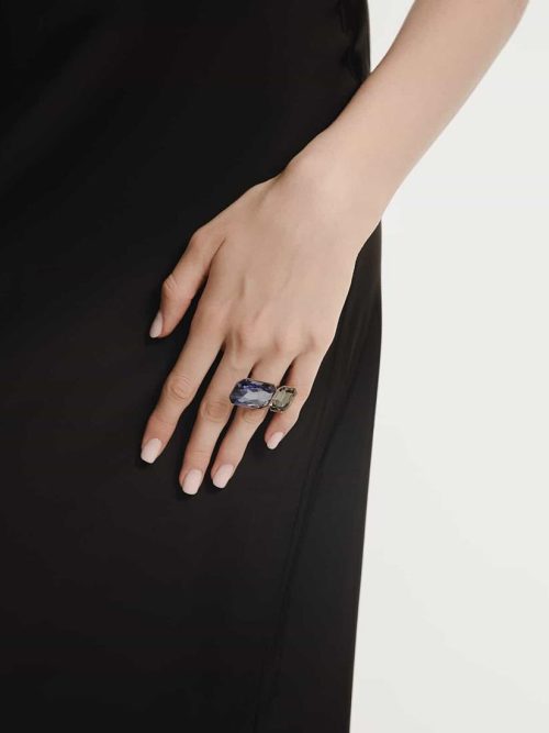 anillo-grande-diseño-dorado-cristales-azul-frieze-katerina-vassou(1)