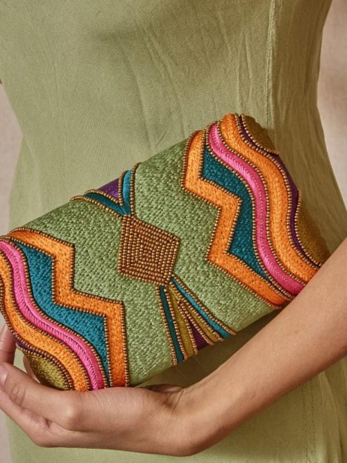 clutch-bolso-ceremonia-bordado-boho-Indira-latido-alibey
