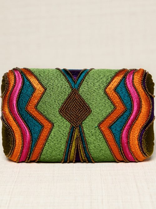 clutch-bolso-ceremonia-bordado-boho-Indira-latido-alibey-verde