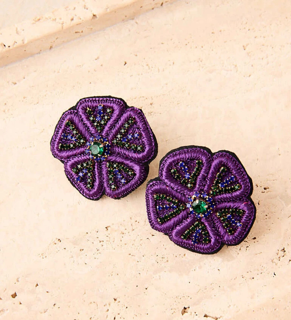 pendientes-bordados-flor-cristales-boho-latido-alibey-morados