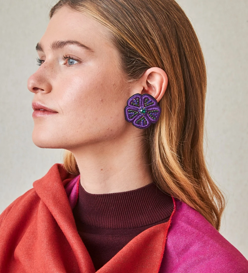 Pendientes Flor bordada y cristal Latido