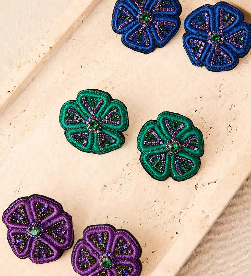 pendientes-bordados-flor-cristales-boho-latido-alibey(1)